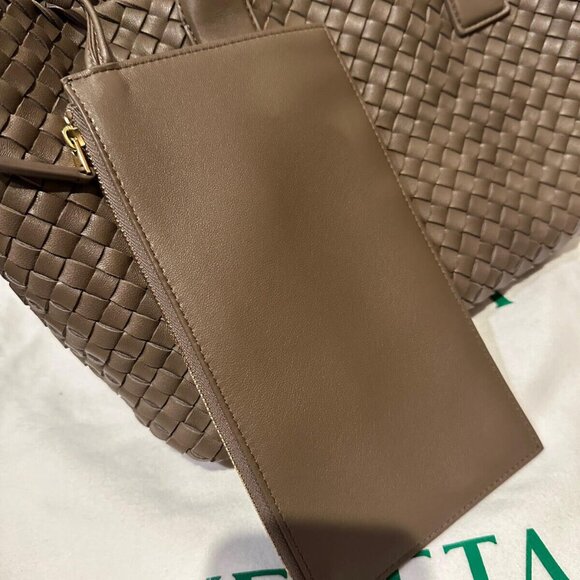 New Bottega Veneta Small Cabat Brown Tote Bag - Picture 4 of 9